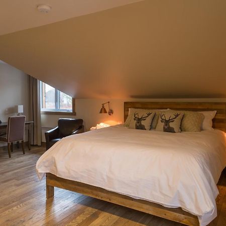 Hotel "Le Suisse" Saint-Donat-de-Montcalm Buitenkant foto